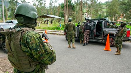 Lee más sobre el artículo Setenta detenidos y 10 muertos, el balance de la crisis de violencia narco en Ecuador
