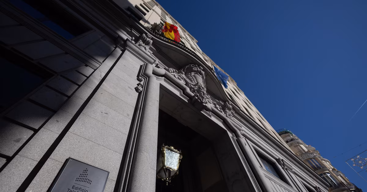Lee más sobre el artículo Telefónica vende su sede histórica de Gran Vía a Tomás Olivo por cerca de 200 millones