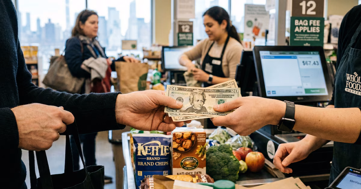 Lee más sobre el artículo Cuánto hay que ganar para vivir cómodo en los Estados Unidos